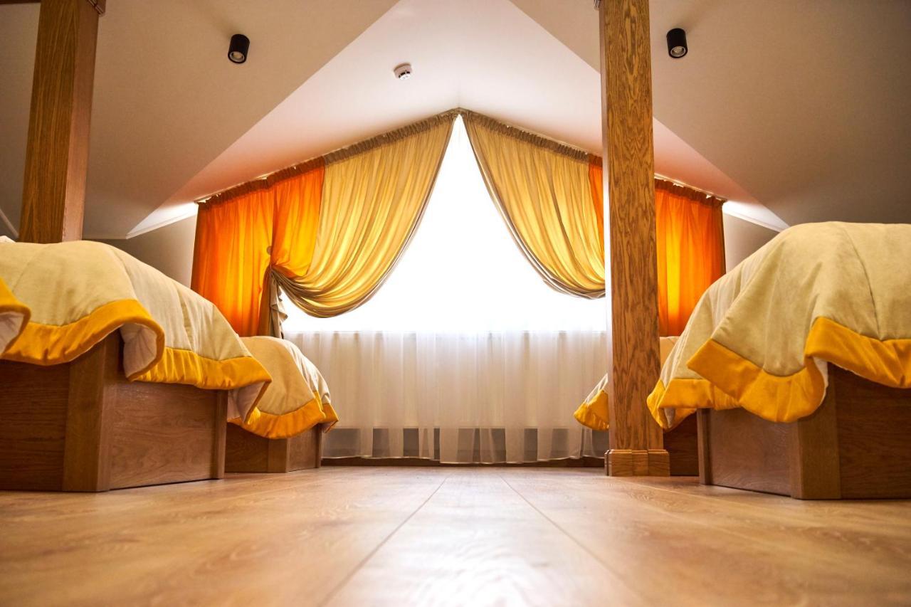 Східний Hotel Berezhany Bagian luar foto