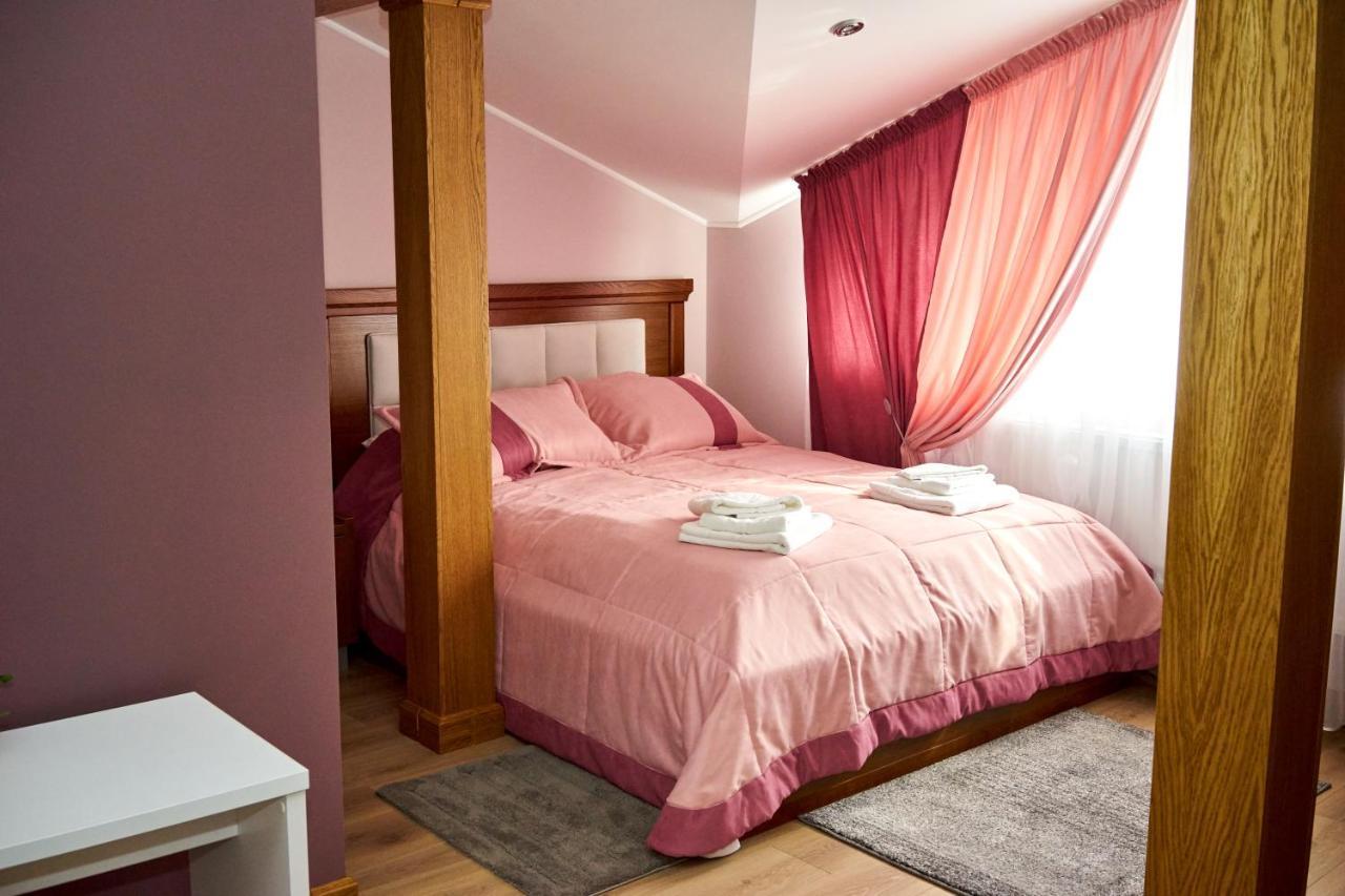 Східний Hotel Berezhany Bagian luar foto