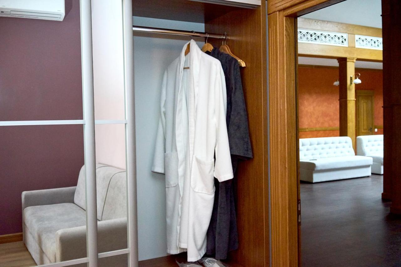 Східний Hotel Berezhany Bagian luar foto